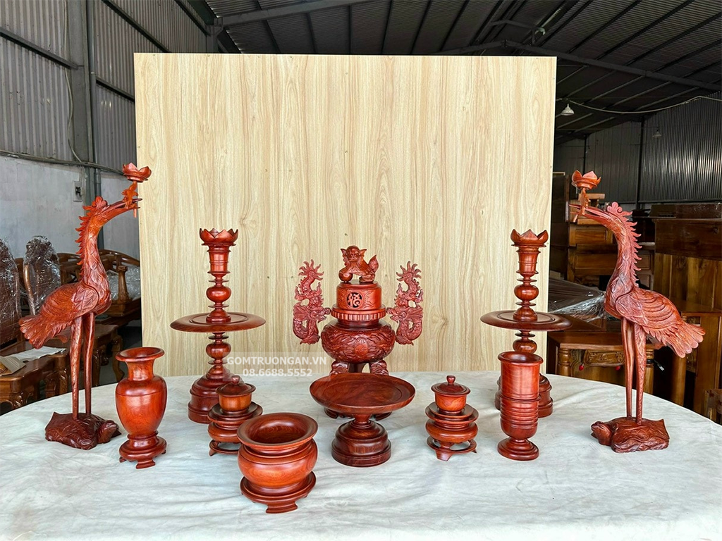 Đồ thờ bằng gỗ