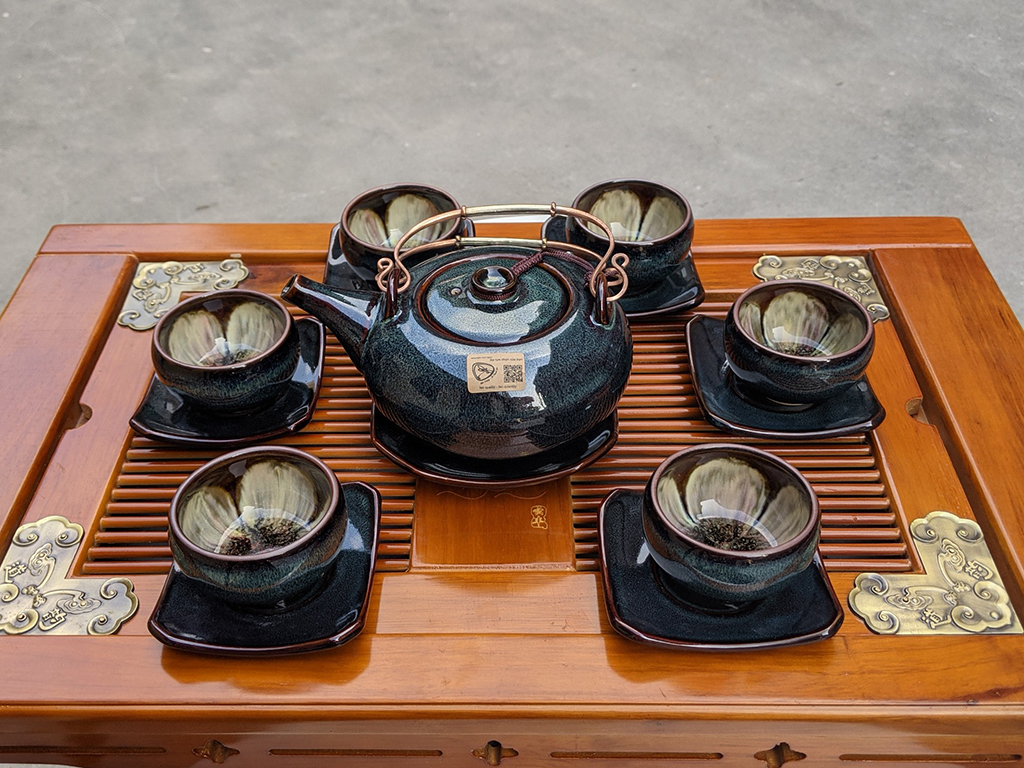 Bộ ấm chén Bát Tràng men hỏa biến dáng Giang Tây lòng chén hoa