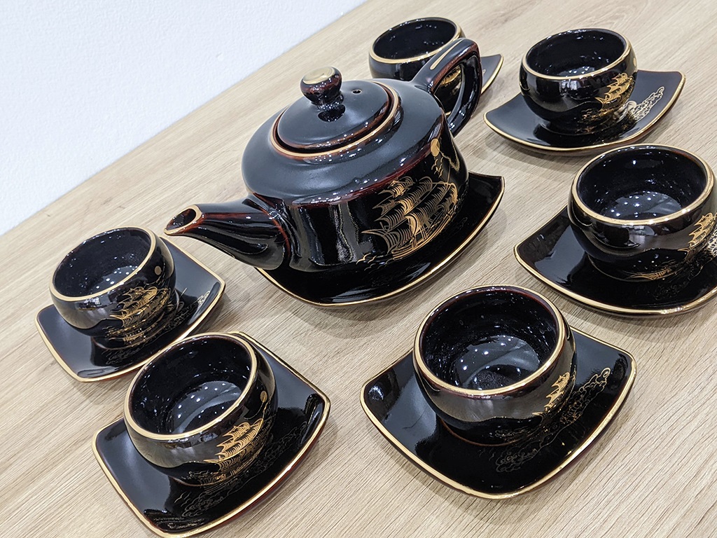 Bộ ấm tr&agrave; B&aacute;t Tr&agrave;ng cao cấp men đen b&oacute;ng Thuận Buồm Xu&ocirc;i Gi&oacute; 2