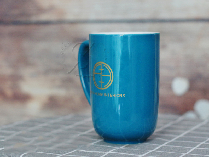 Kiểu dáng của Ly sứ men màu dáng đáy bầu lòng trắng – lòng trắng đang rất được ưa chuộng ở các doanh nghiệp lớn