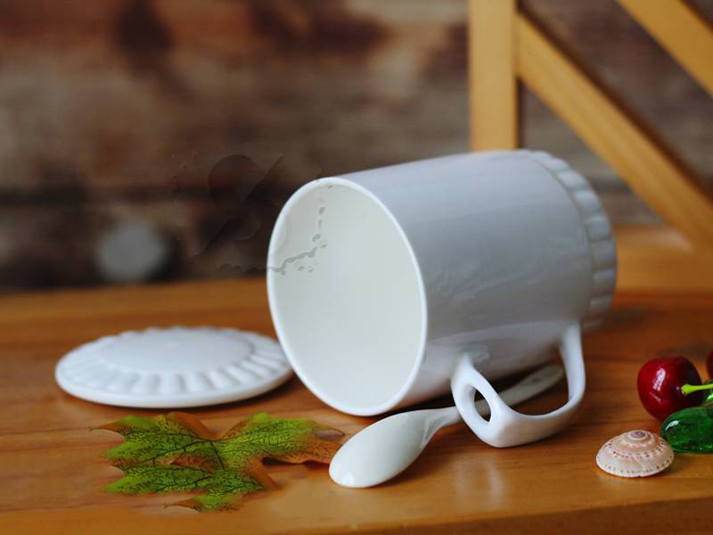 Ly sứ men trắng có nắp và muỗng 2