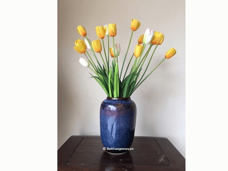 Lọ hoa Bát Tràng men hỏa biến xanh đại dương dáng xoài - hoa tulip
