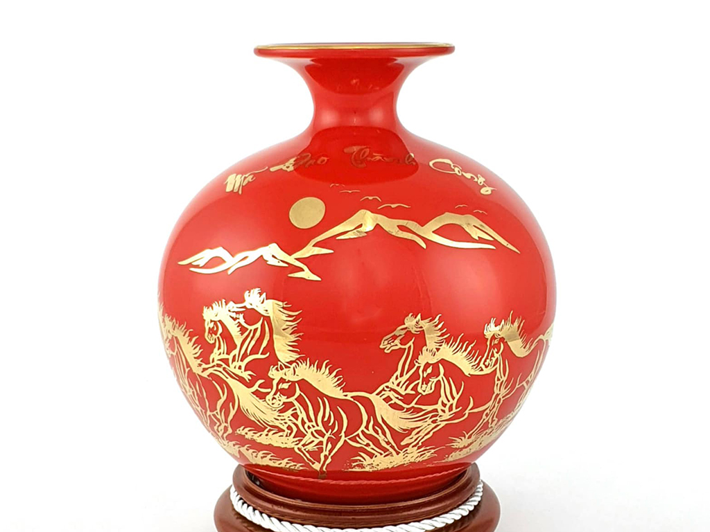 Bình hút lộc màu đỏ mệnh hỏa vẽ vàng Mã Đáo Thành Công 1