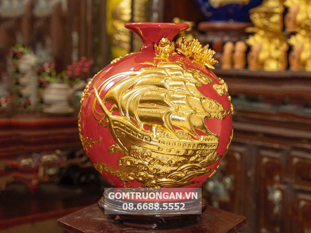 Bình hút lộc đắp nổi dát vàng Thuận Buồm Xuôi Gió mệnh Hỏa 30cm 1