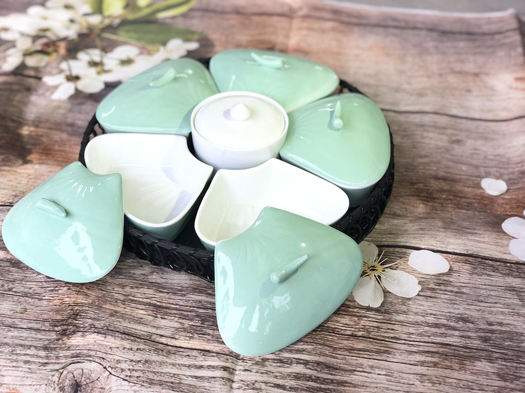 Khay mứt sứ men xanh bạc hà 5 cánh mặt trước