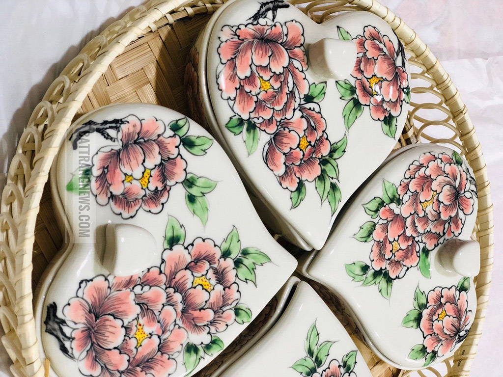 Khay mứt mây tim phù dung màu vẽ kỹ 2