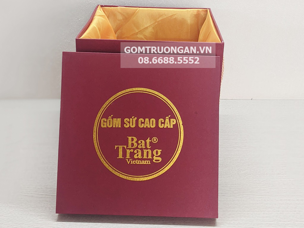 Hộp xi lót lụa vàng cao cấp Bát Tràng 32x28 2