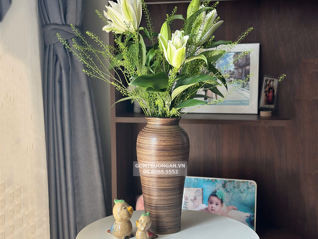 Lọ hoa gốm nâu mộc đùi dế 3