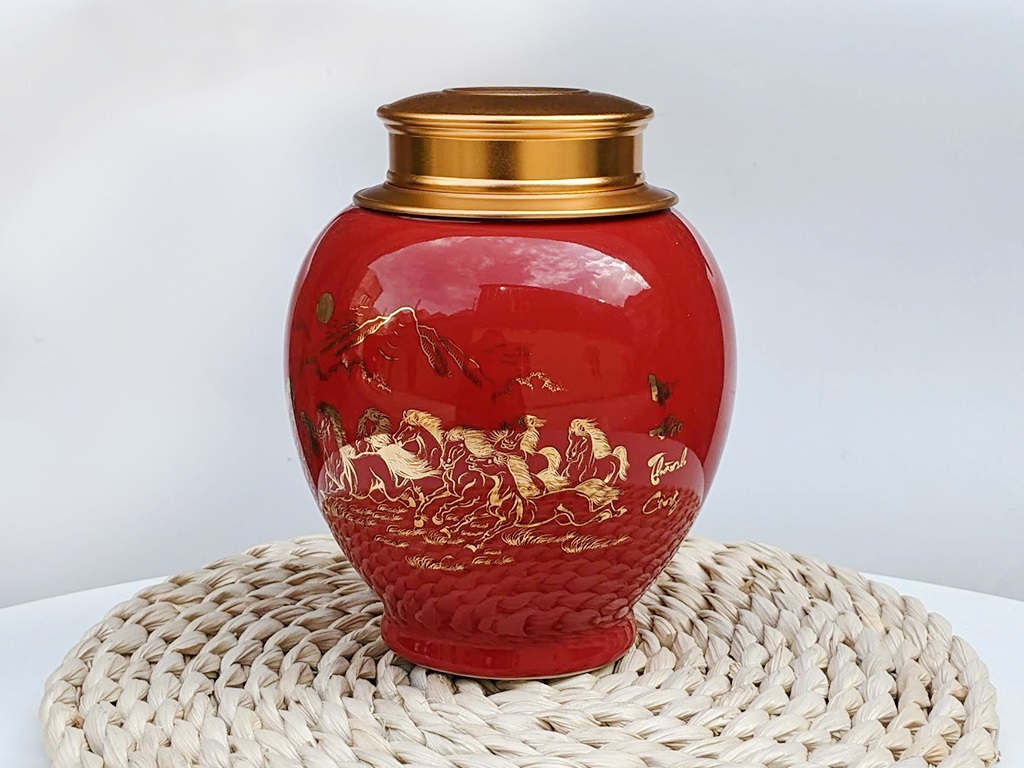 Hộp đựng chè đỏ vẽ vàng Mã Đáo Thành Công 1