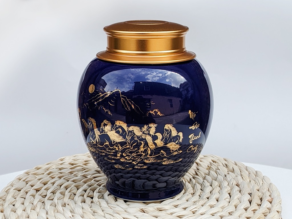 Hộp đựng chè xanh tím than vẽ vàng Mã Đáo Thành Công 1