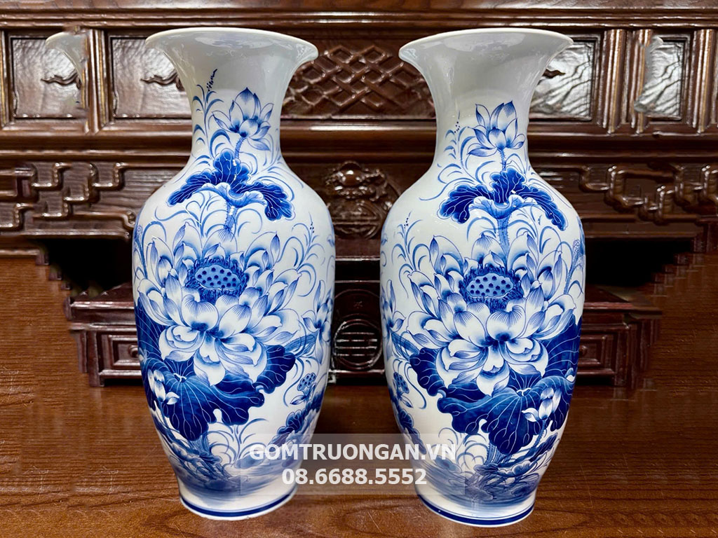 Lộc bình men lam hoa sen vẽ kỹ cao 25cm 3