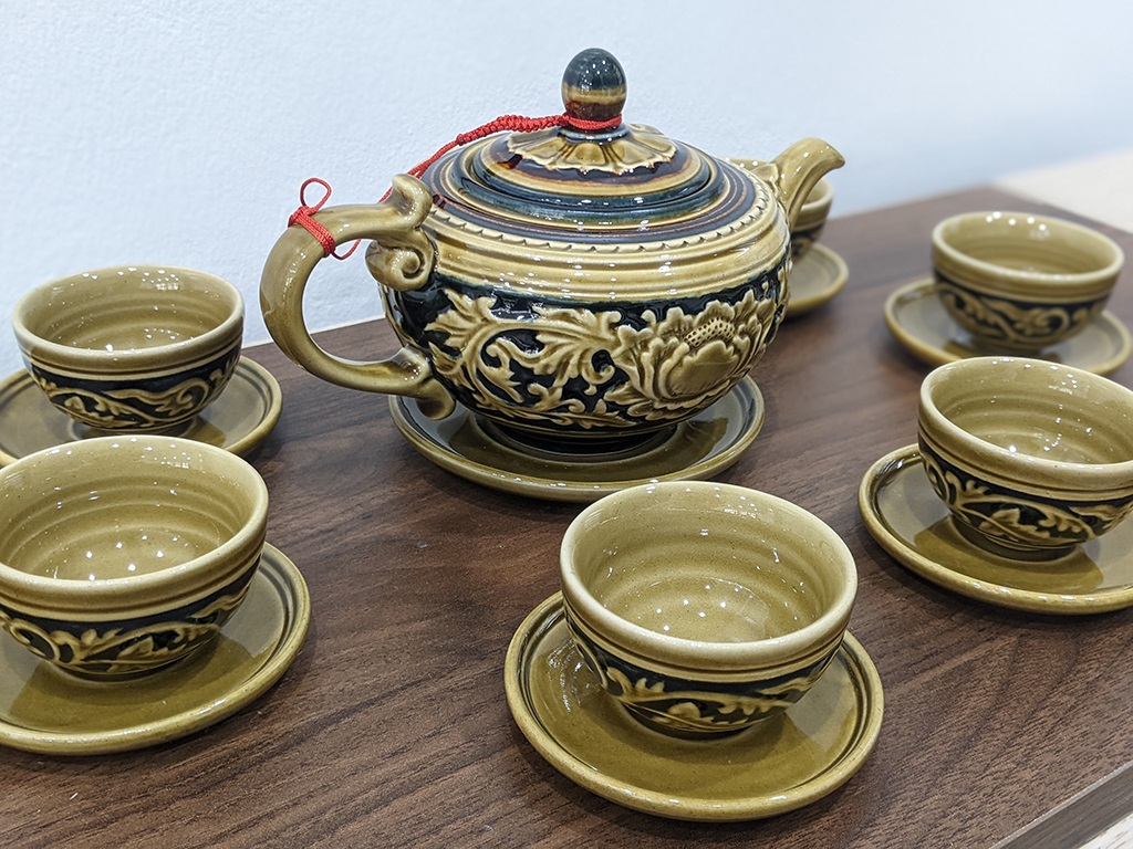 Bộ ấm chén uống trà khắc nổi hoa cổ 4