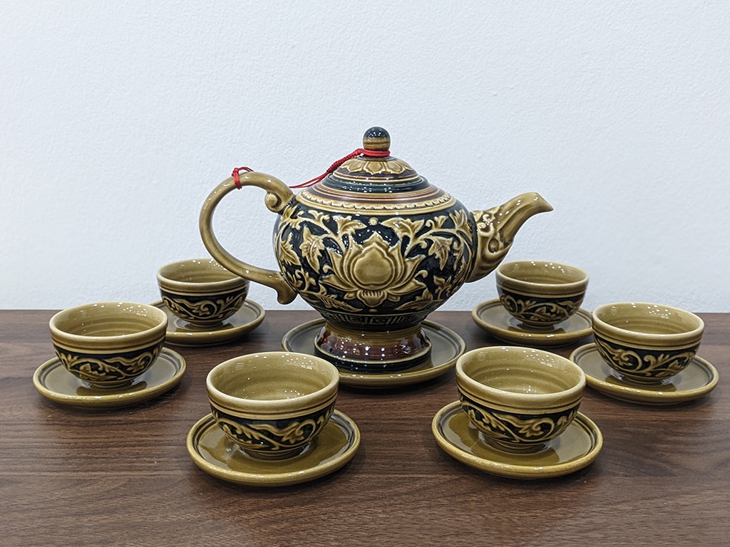 Bộ ấm chén uống trà khắc nổi hoa cổ dáng cao