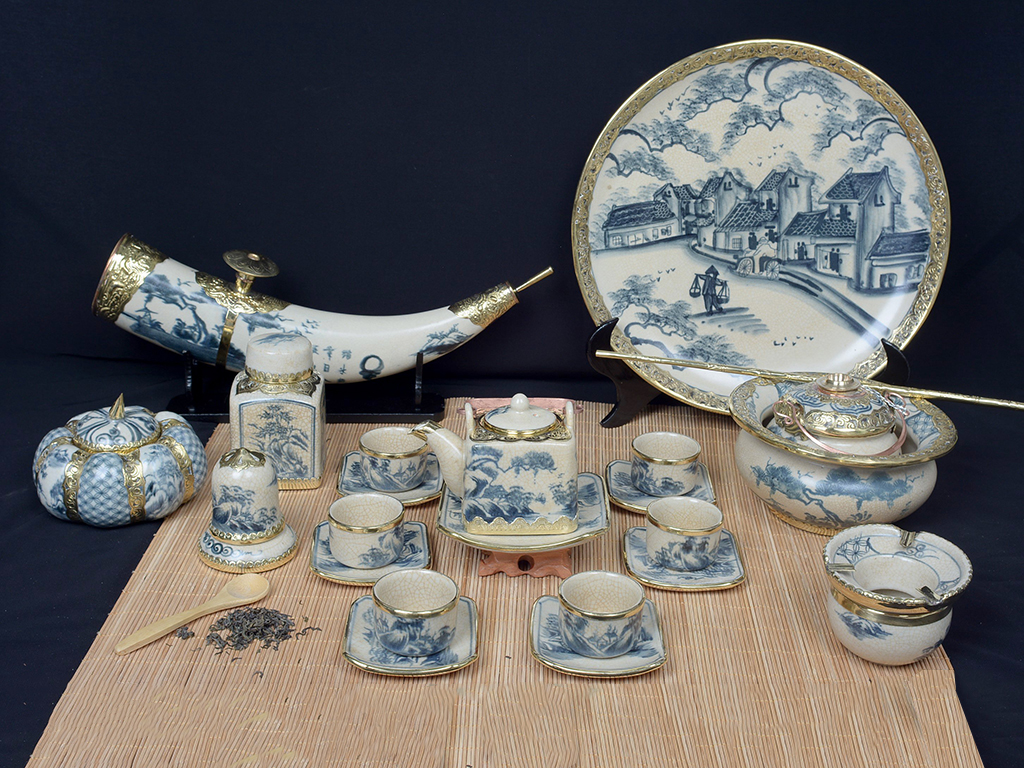 Ấm chén men rạn bọc đồng vẽ đồng quê dáng vuông + Phụ kiện + Đĩa cảnh + Ngà voi + Điếu bát 1