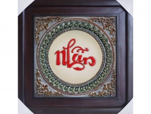 Tranh sứ đắp nổi chữ Nhẫn khung gỗ thông