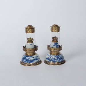 Đèn dầu men lam vẽ sơn thủy dáng bát úp