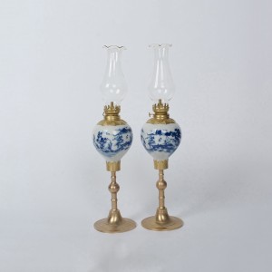 Đèn dầu men lam vẽ sơn thủy dáng quả lê to