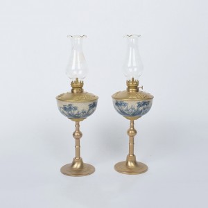 Đèn dầu men rạn vẽ đồng quê dáng bầu