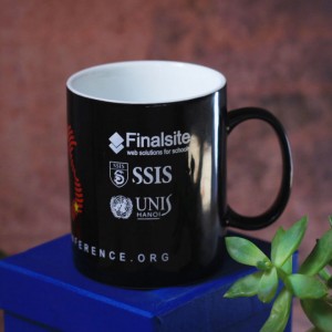 Ly sứ men màu dáng trụ lòng trắng