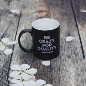 Ly sứ men mát màu đen dáng trụ lòng trắng